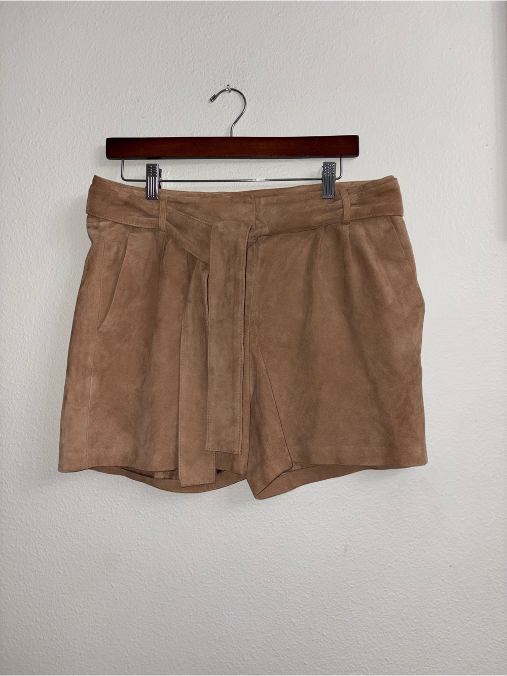 Talbots Suede Leather
Shorts Lined w/ Pockets size 8